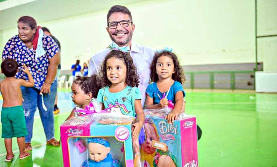 Governador Gladson Cameli participa da entrega de mais de 3 mil brinquedos para crianças durante projeto do Sistema S