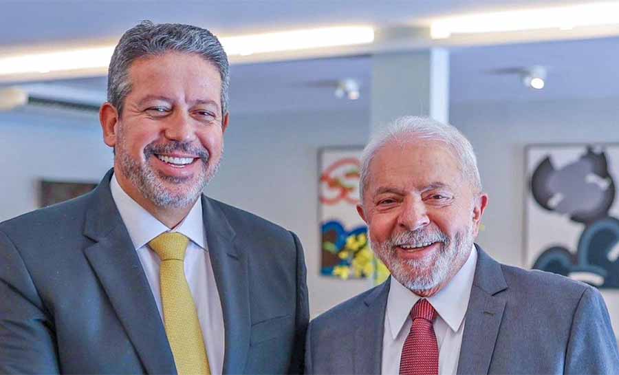 Lula recebe Lira antes de reunião com líderes sobre suspensão de emendas