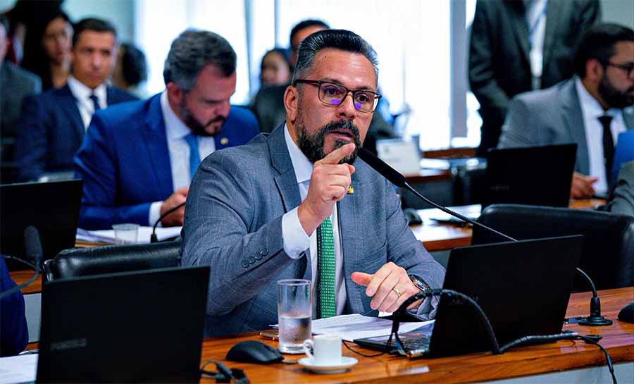 Senador Alan Rick cobra regulamentação de subsídio para passagens aéreas mais baratas na Amazônia Legal