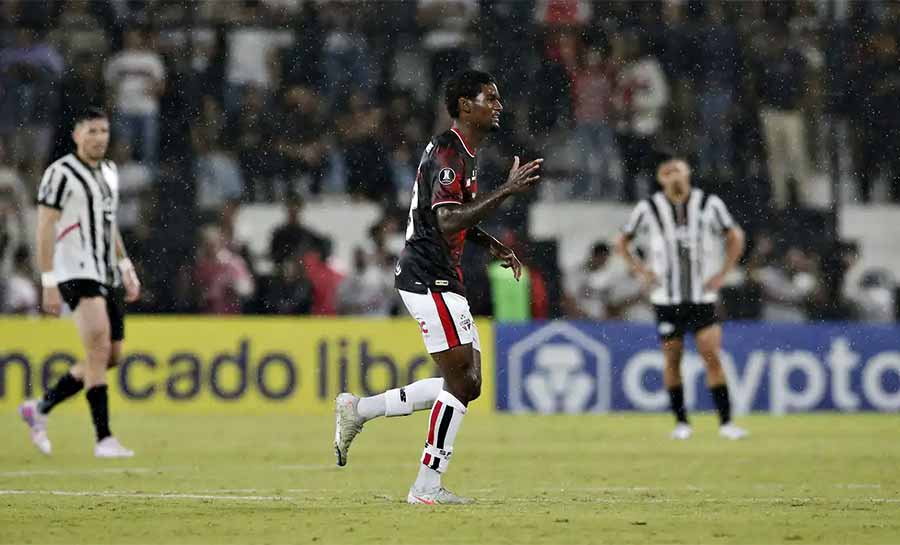 Libertadores: São Paulo supera Libertad e assume liderança do Grupo D