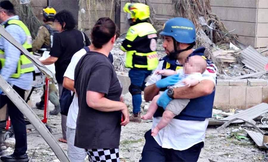 Nova onda de mísseis iranianos atinge Israel e mata oito pessoas