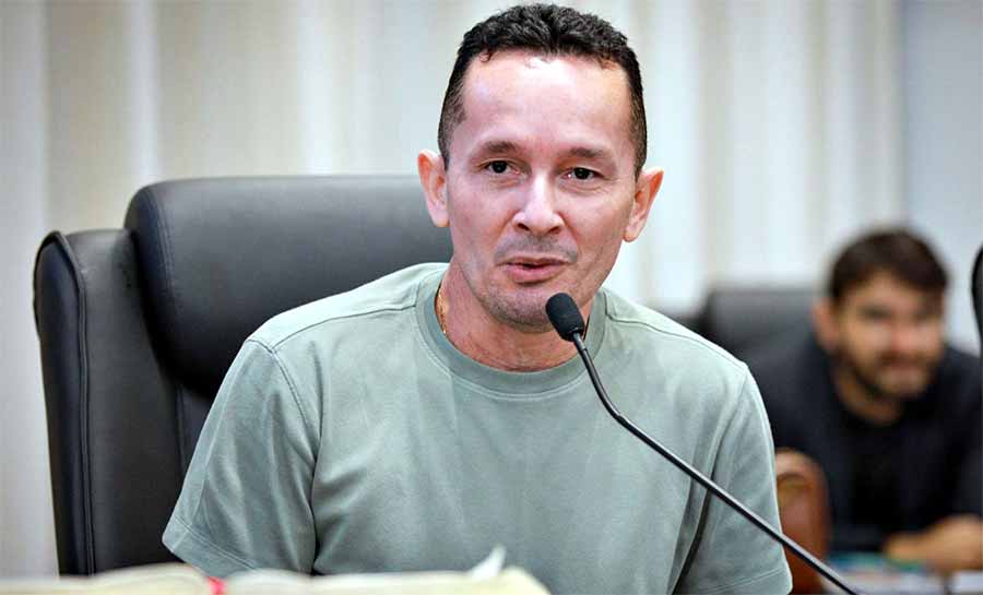 Adailton Cruz propõe incentivo em saúde para servidores inativos durante audiência da LDO