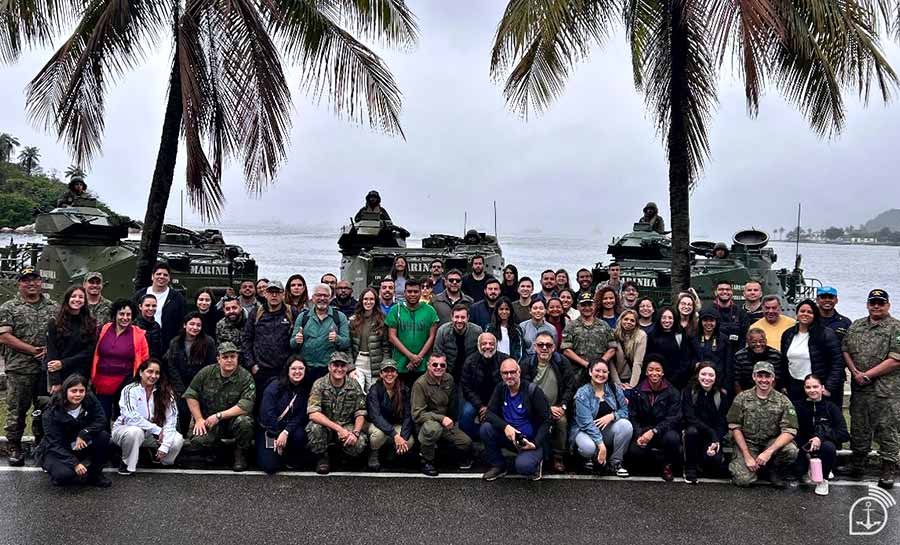 Jornalistas do Acre participam de treinamento nacional da Marinha para atuação em áreas de conflito e desastres