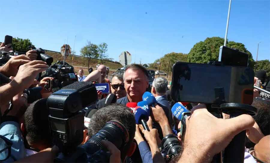 Moraes tinha elementos para prender Bolsonaro, dizem advogados