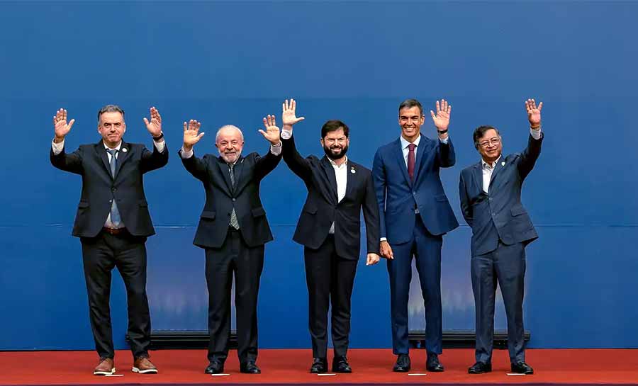 Lula e outros líderes convocam instituições em defesa da democracia