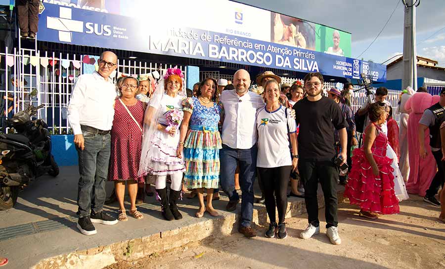 Prefeitura entrega Urap Maria Barroso completamente reformada e presta homenagem a família da parteira que dá nome a unidade