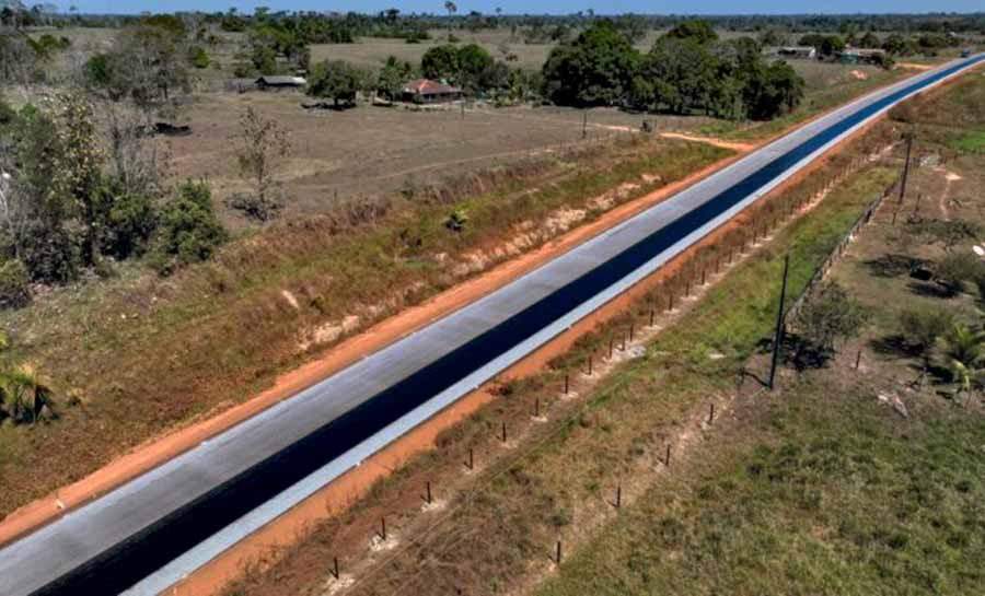 Deracre avança na etapa de imprimação da rodovia AC-445, entre Bujari e Porto Acre
