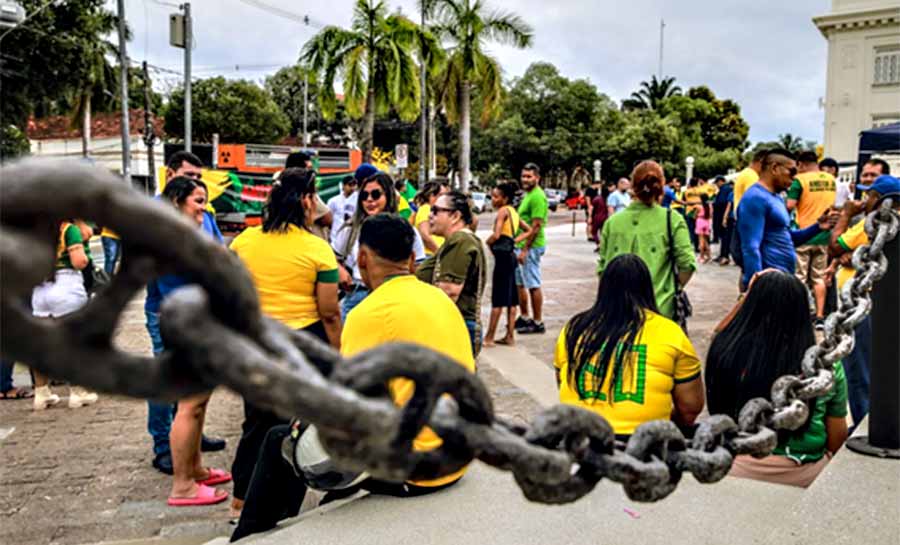 A morte lenta do golpismo e o abandono da direita pensante a Bolsonaro