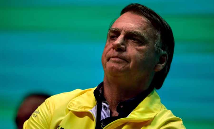 PF cumpre ordem de prisão domiciliar e apreende celular na casa de Bolsonaro em Brasília