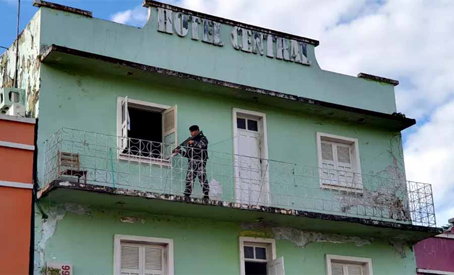 Homem que manteve mulher refém em hotel é condenado três anos após crime em Rio Branco