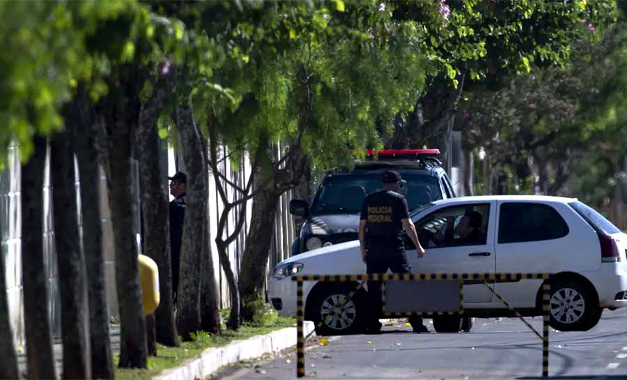 Defesa de Bolsonaro diz que foi surpreendida com prisão domiciliar
