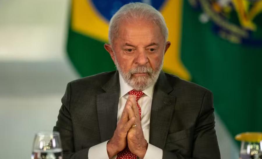 Lula diz que não vai se 'humilhar' em ligação com Trump e irá debater resposta conjunta do Brics ao tarifaço