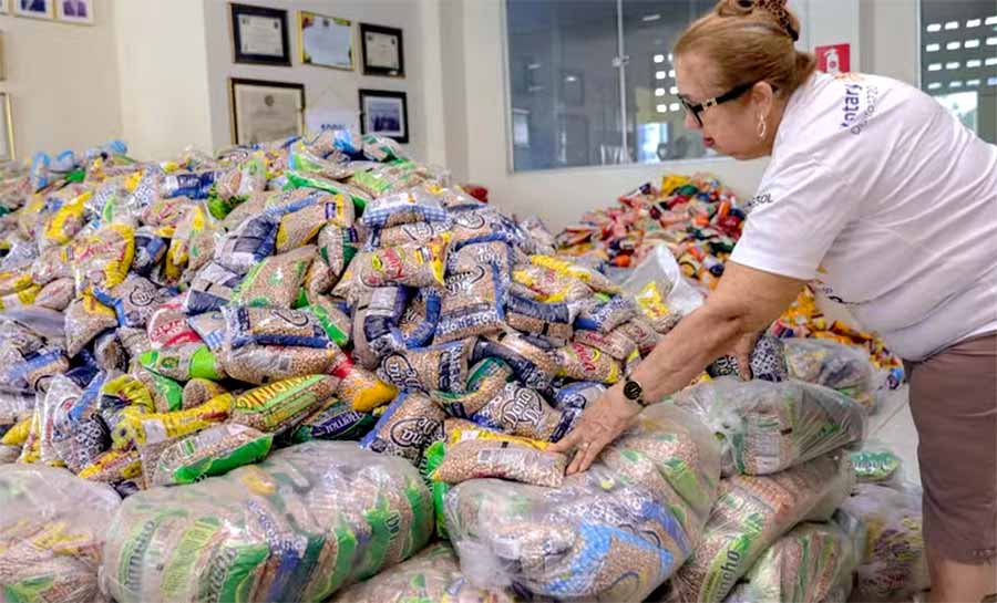 Mais de 100 toneladas de alimentos arrecadados na Expoacre devem ser entregues às instituições sociais