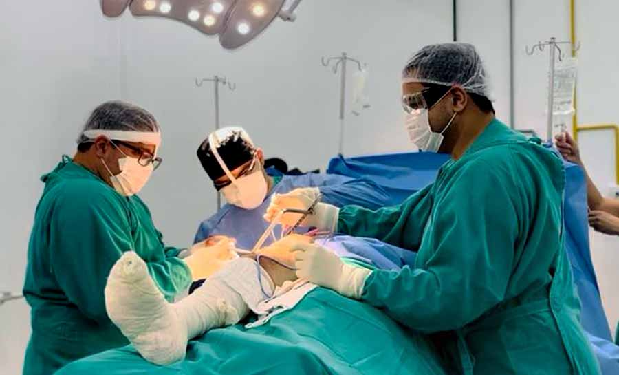 Com “cirurgia do século”, Fundhacre avança na ortopedia e passa a ofertar prótese de quadril pelo SUS