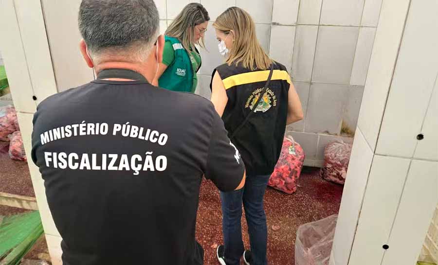 Mais de 4 toneladas de carne imprópria são apreendidas em empresa que fornecia para merenda no AC