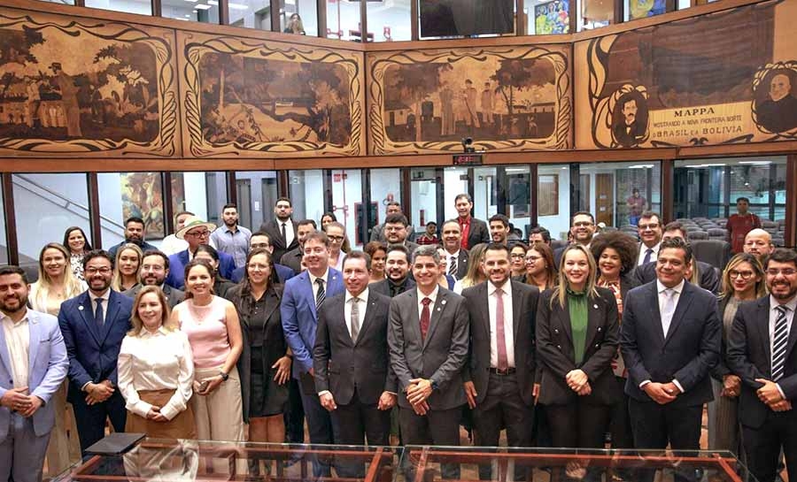 Aleac homenageia advogados e advogadas em sessão solene