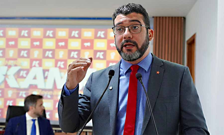 ”Quem paga imposto merece respeito”: Kamai propõe desconto no IPTU para quem vive sem asfalto e luz nas ruas