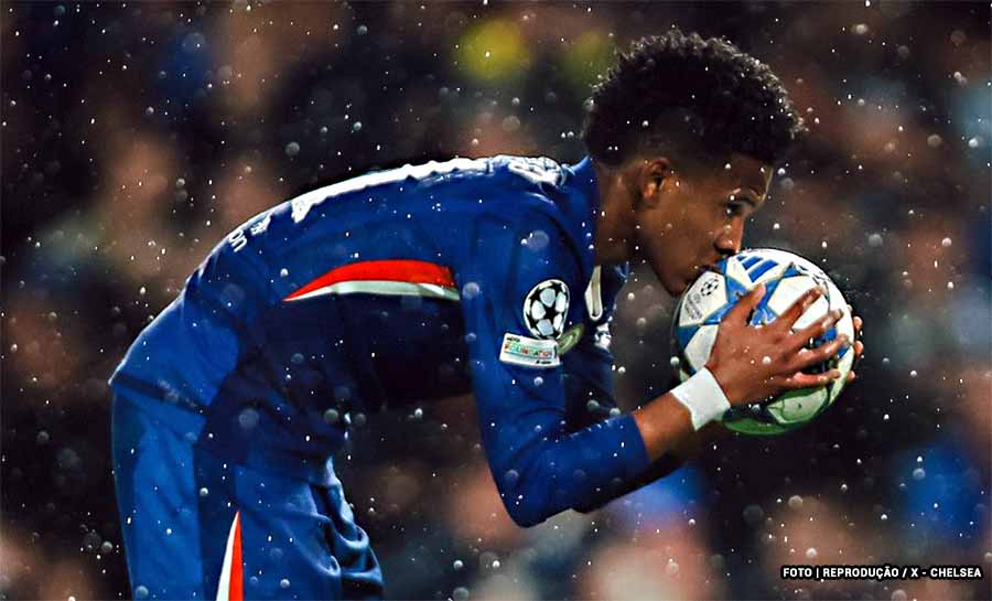 Estêvão faz gol histórico e empolga torcida: “Melhor que Yamal”