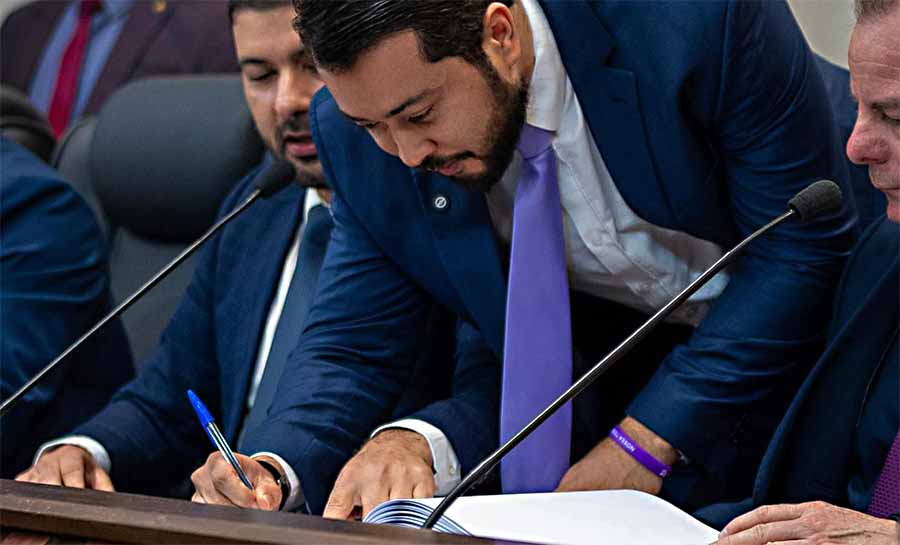 Jarude vota contra projeto que cria novo cargo de secretário adjunto com salário superior a R$ 30 mil