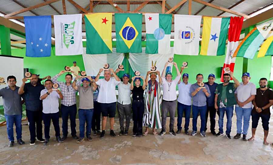 Vice-governadora Mailza participa de reunião com produtores e lideranças no Instituto Yorenka Tasorentsi, em Marechal Thaumaturgo