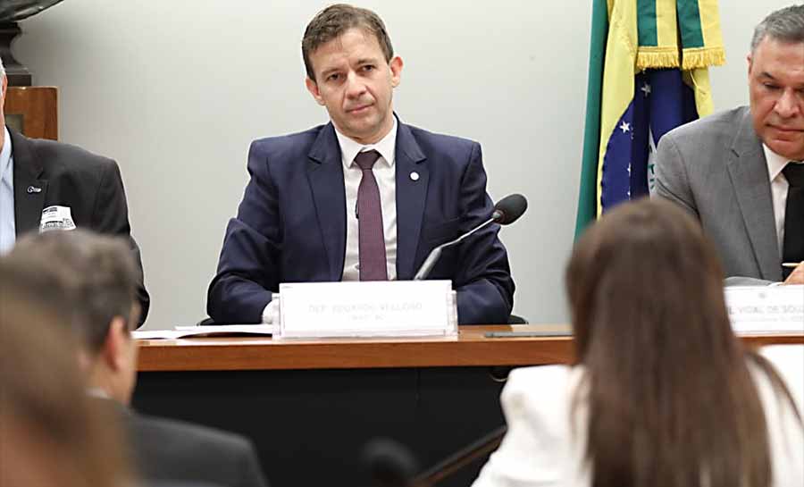 Câmara debate regulamentação da Saúde Estética em audiência pública requerida por Eduardo Velloso
