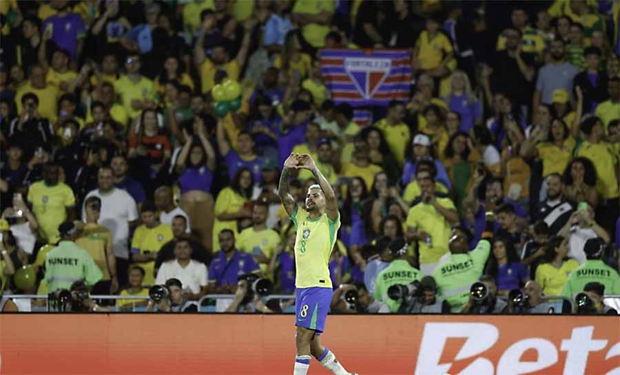 Pep Guardiola rasga elogios a meia da Seleção: “Sempre fui fã”