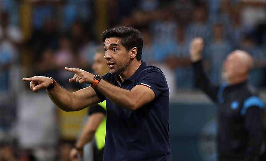 Leila fala sobre renovação de Abel e ‘turbulência’ no Palmeiras