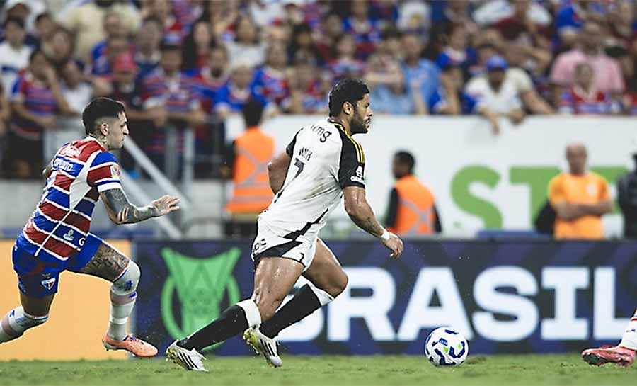 Hulk lamenta nova função com Sampaoli e abre o jogo sobre futuro