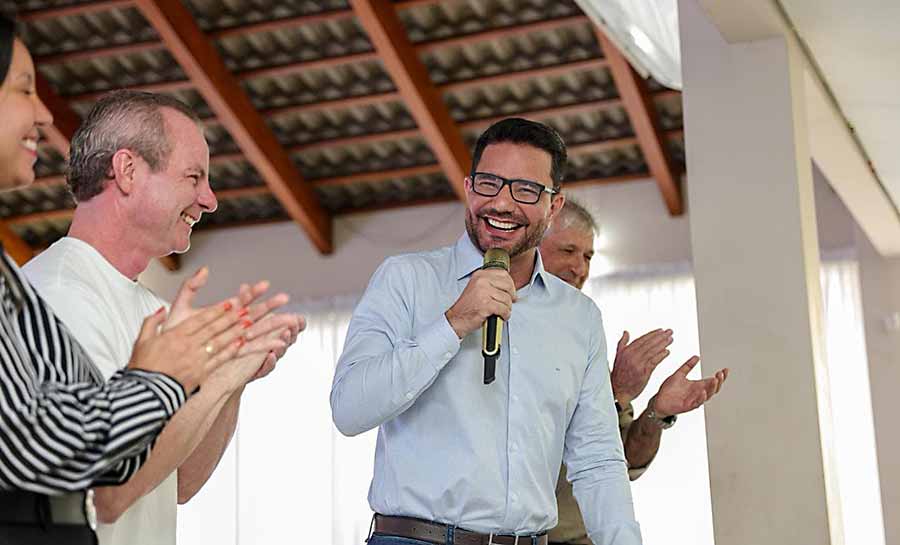 Governador Gladson Camelí e servidores comemoram 50 anos da Emater