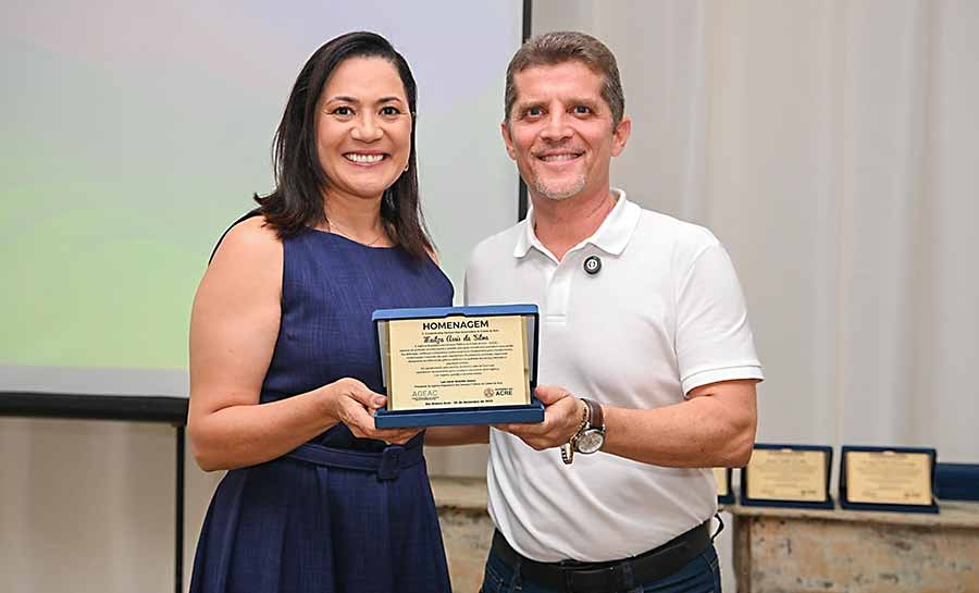 Vice-governadora Mailza recebe homenagem da Ageac pelo apoio e parceria no fortalecimento da agência durante 2025